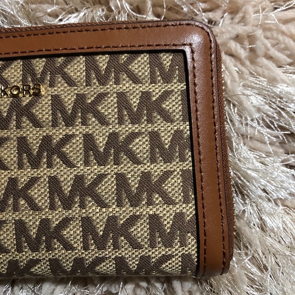 Michael Kors Jet Set Travel Phone Wallet Wristlet - Picture 6 of 16